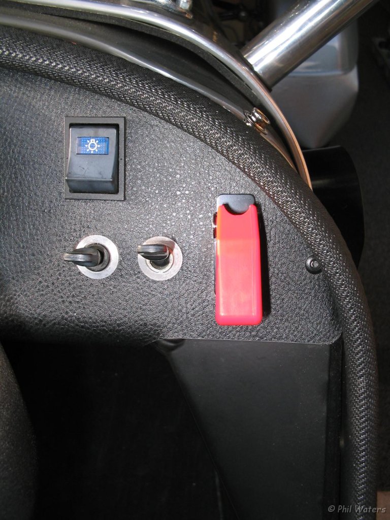 Ignition Switch.JPG - Ignition switch